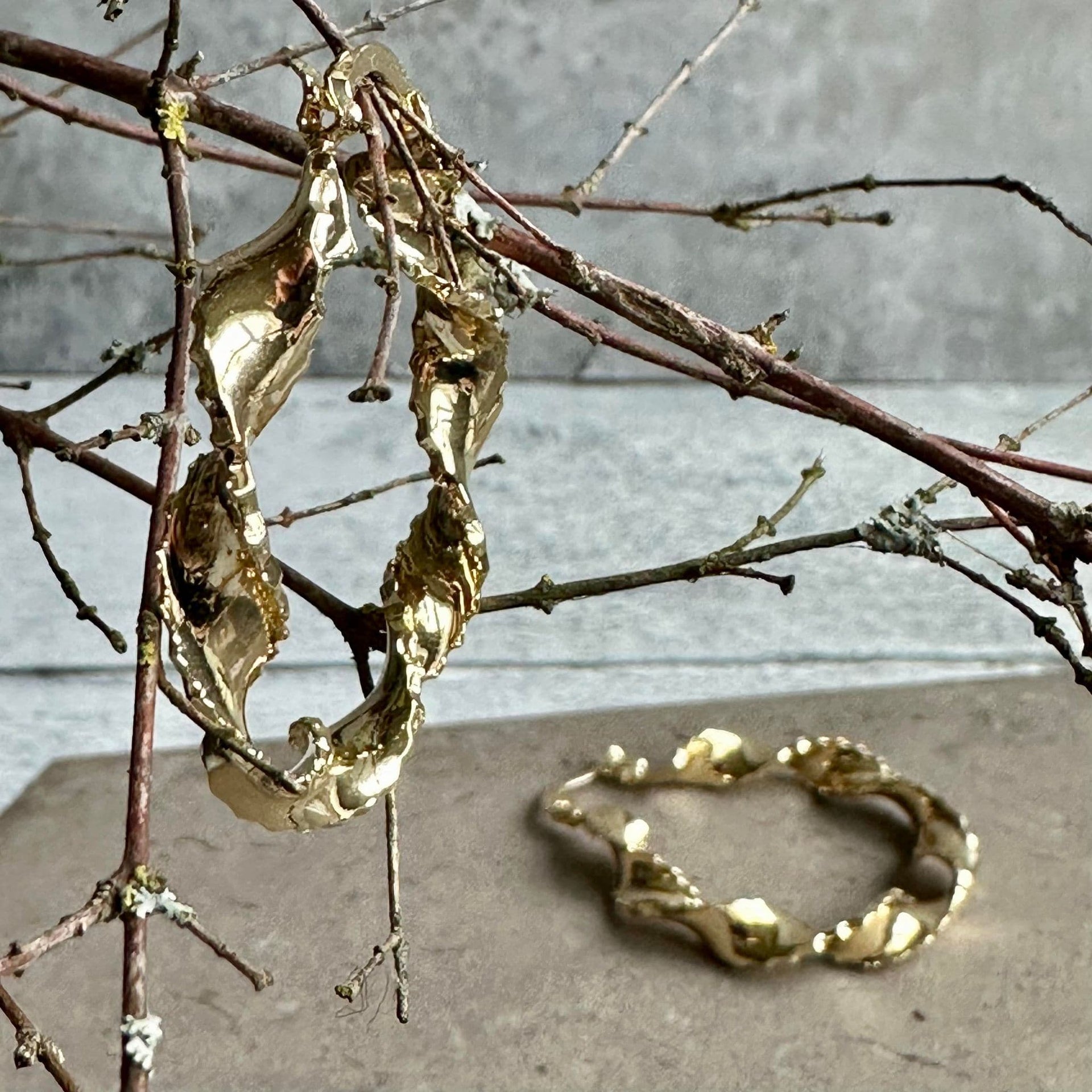Örhängen Cora hoops - 18k förgyllda
