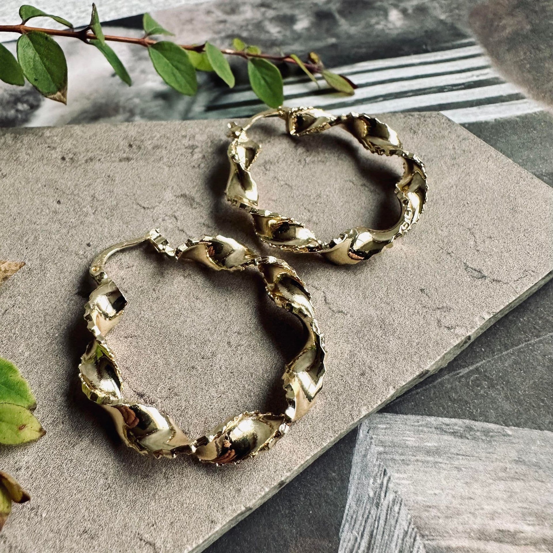 Örhängen Cora hoops - 18k förgyllda